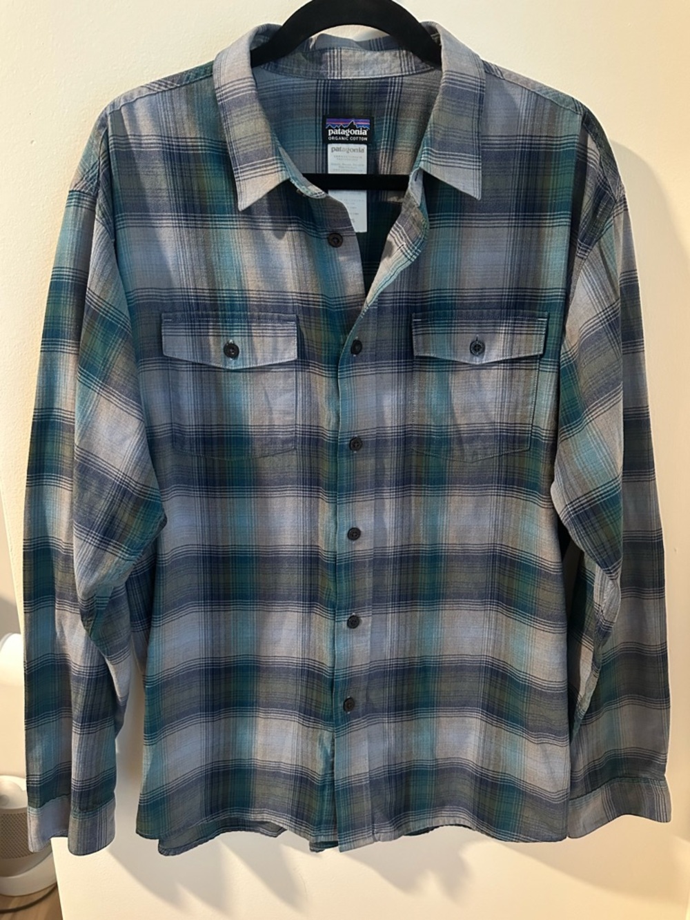 Patagonia men’s organic cotton long sleeve flannel shirt